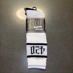 NWT D9 Reserve 420 Socks in White